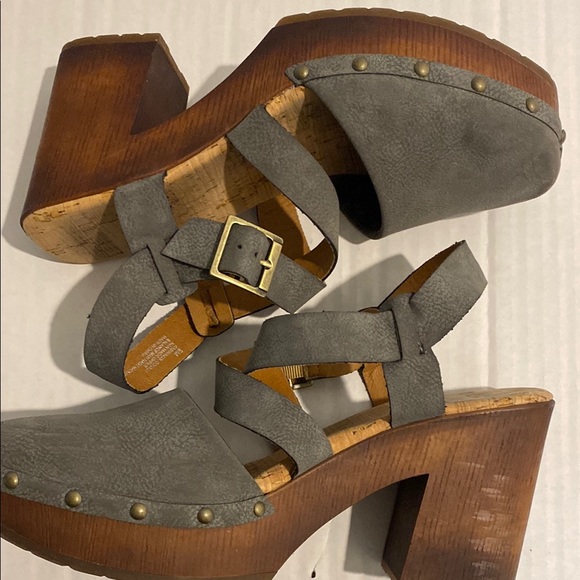 Korks : Gray Mules with Cork Footbed and Suede Finish - Picture 2 of 7